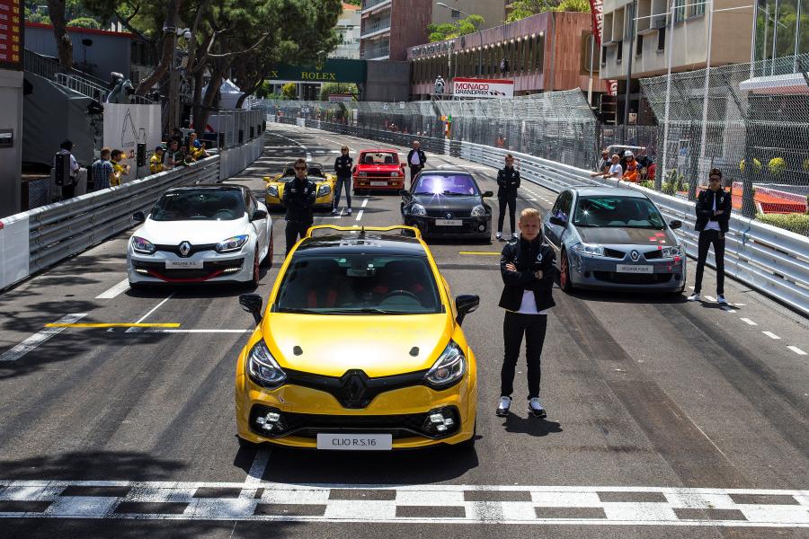  Renault Clio R.S.16 Concept 2016 года  (фото 45 из 54)